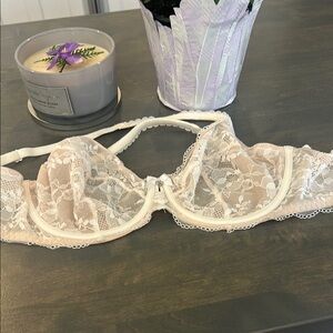 Elegant Lace Underwire Bra - Cream